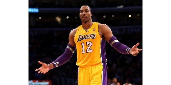 Dwight Howardin käsitys Los Angeles Lakers -paidasta kolmannen kerran